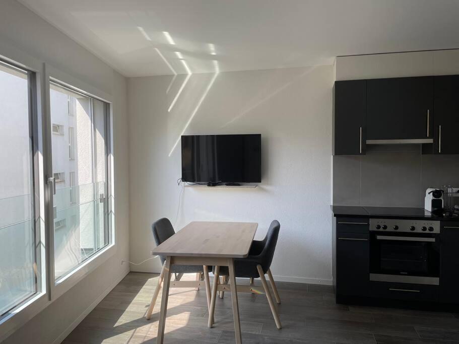 Proche Lausanne: Studio Bien Equipe Prilly Exterior foto
