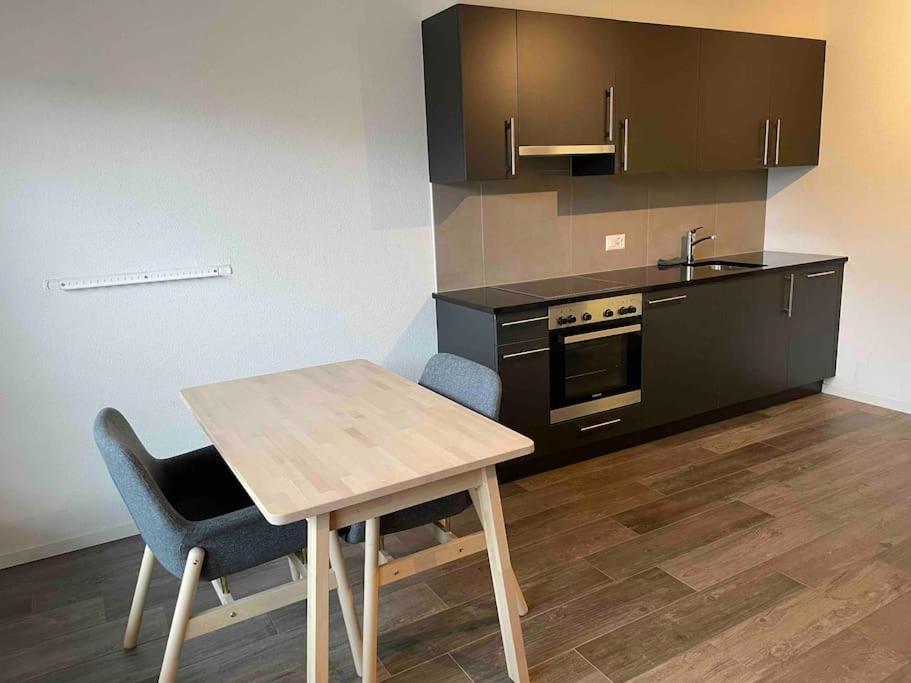 Proche Lausanne: Studio Bien Equipe Prilly Exterior foto
